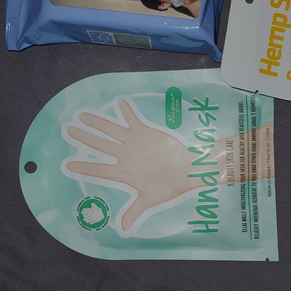 NWT HAND MASK * FOOT MASK * RETINOL MASK & CLEANSING WIPES - Picture 2 of 6